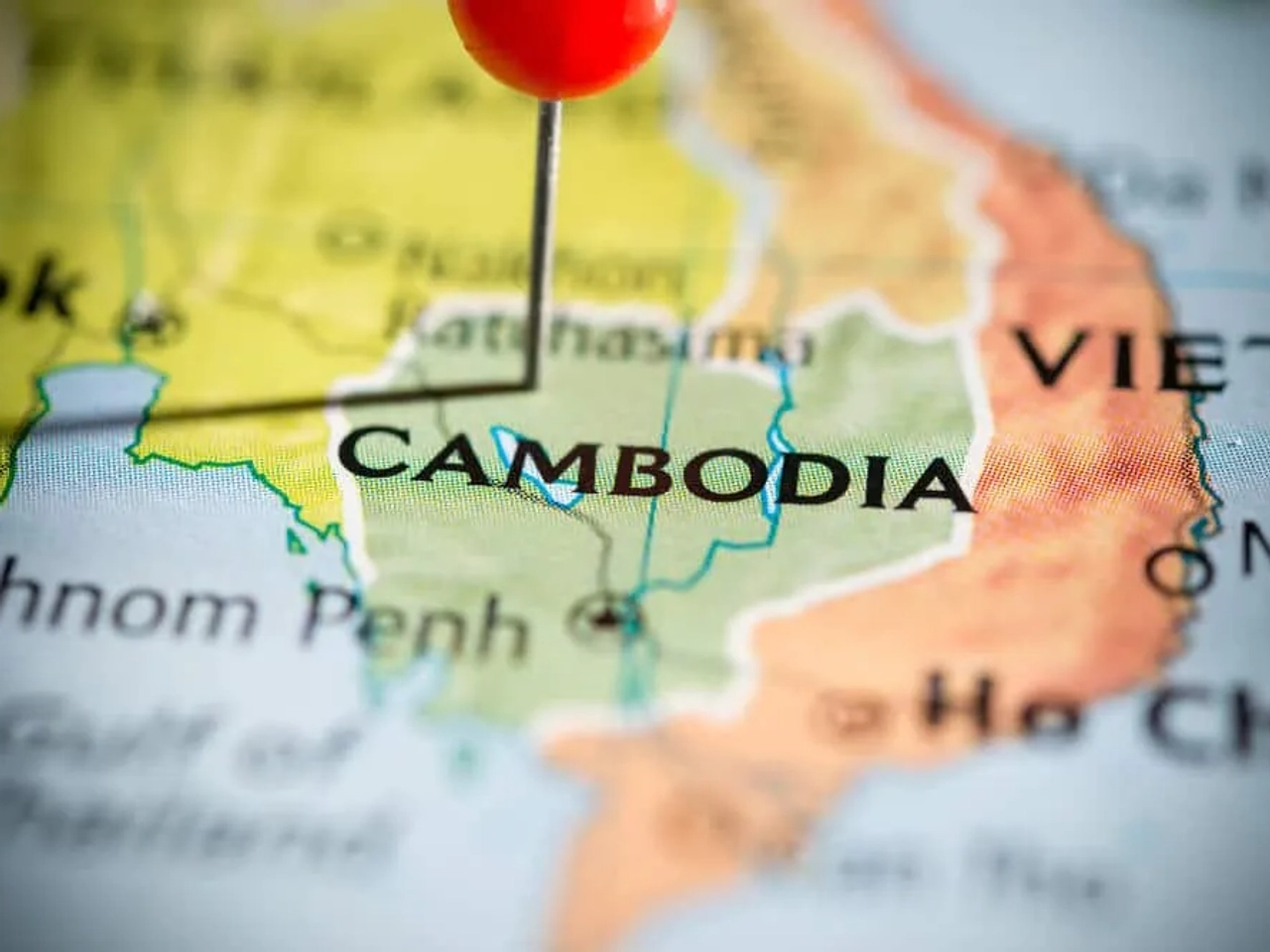 mapa do camboja com alfinete vermelho