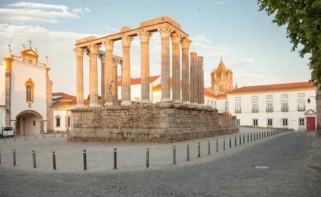 templo diana na cidade de evora