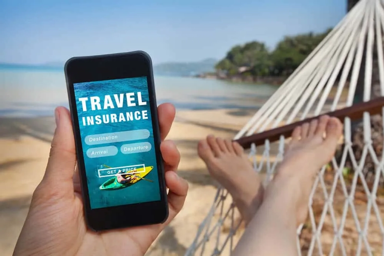 pagina de seguros de viagens num telemovel