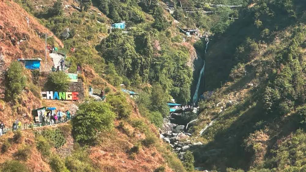 Cascada y Templo de Bhagsu Nag