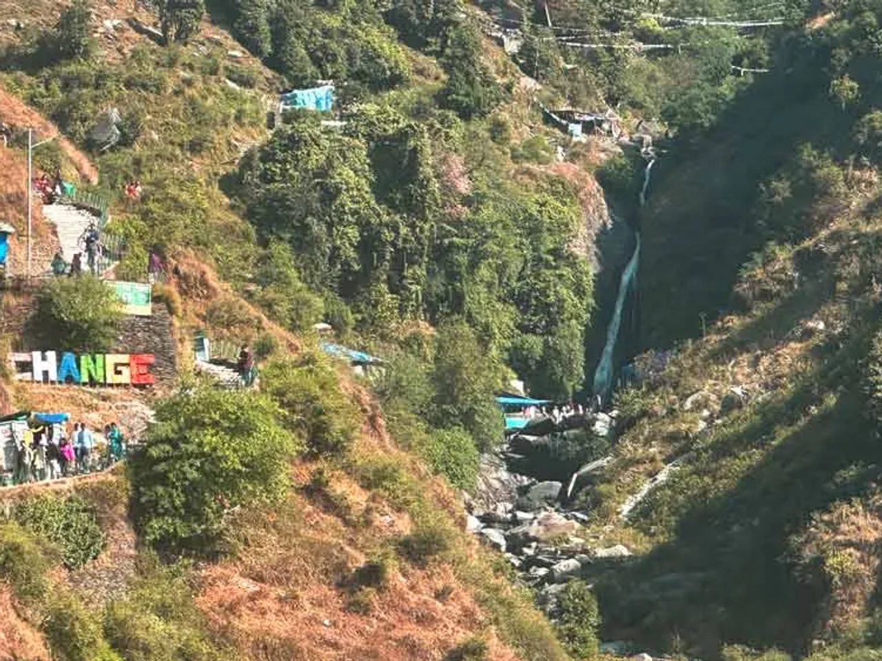 Cascada y Templo de Bhagsu Nag