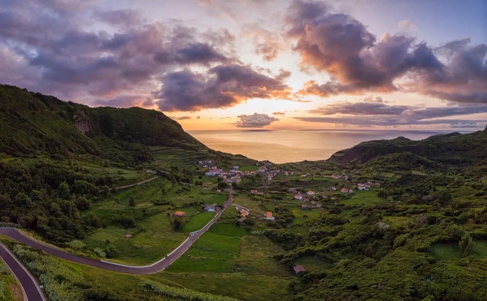atardecer na ilha das flores