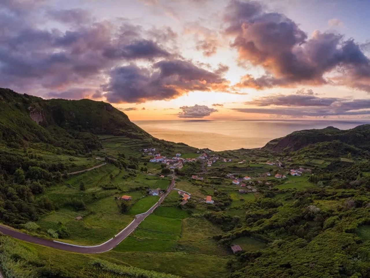 atardecer na ilha das flores