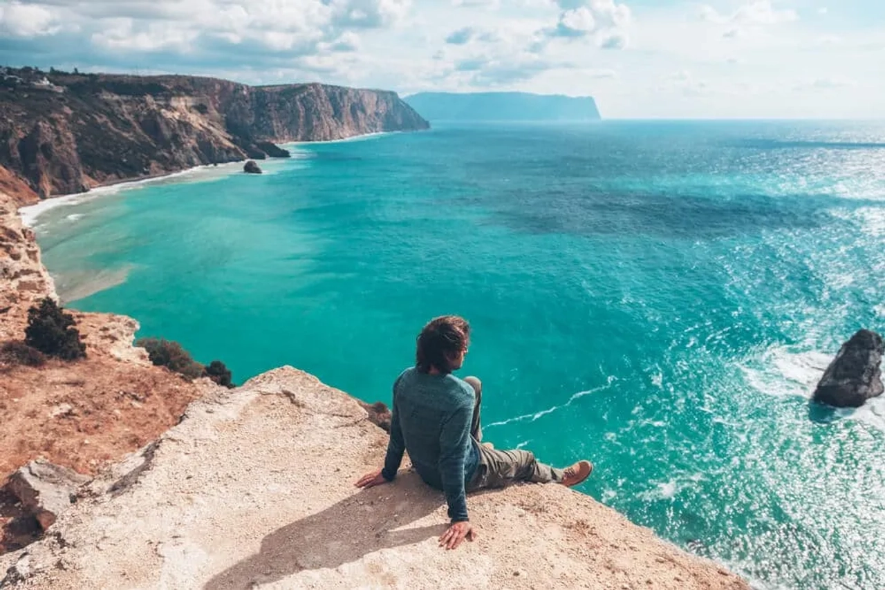 porque viajar a solo pelo mundo