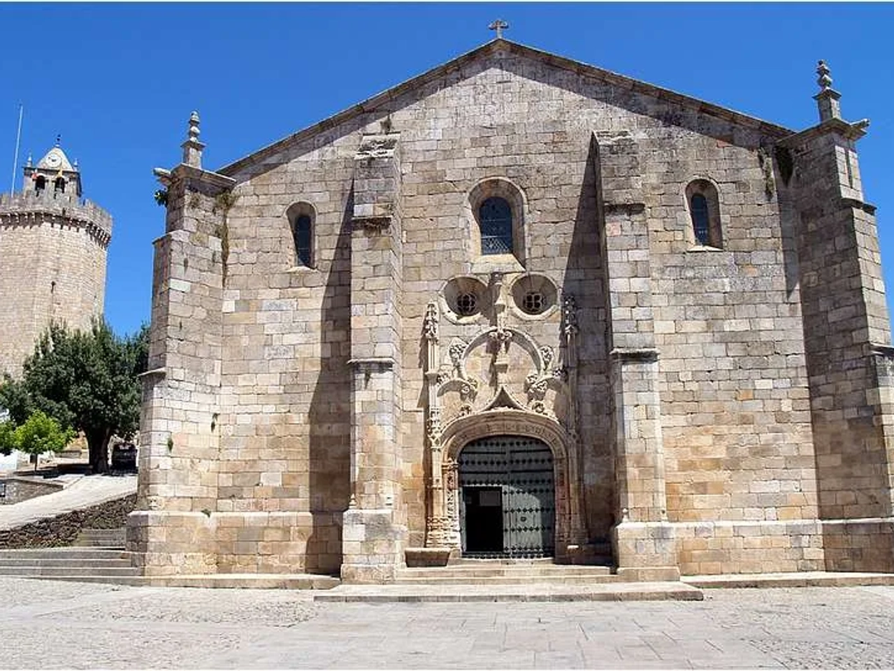 fachada da igreja matriz de freixo de espada a cinta