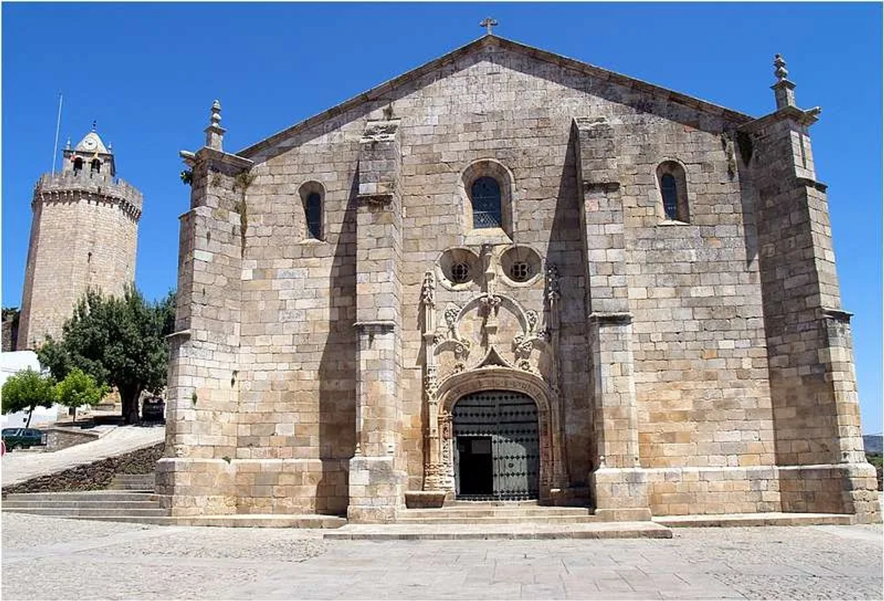 fachada da igreja matriz de freixo de espada a cinta