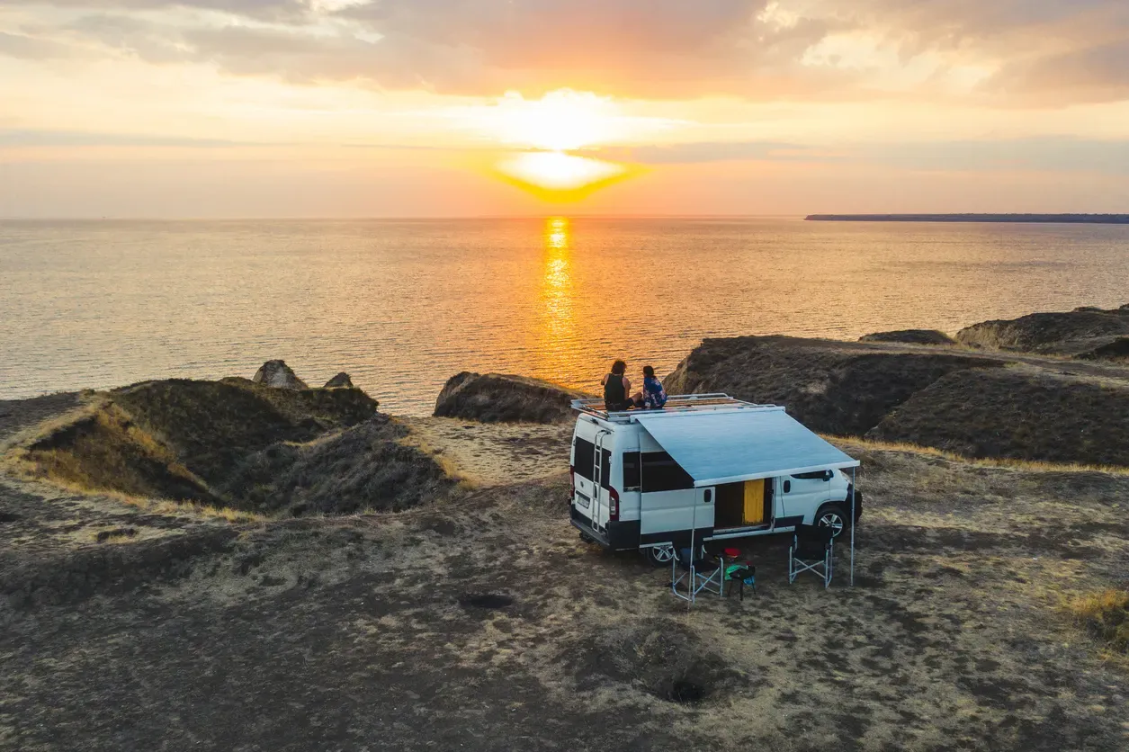 Chicas mirando el Empire State de Nueva York