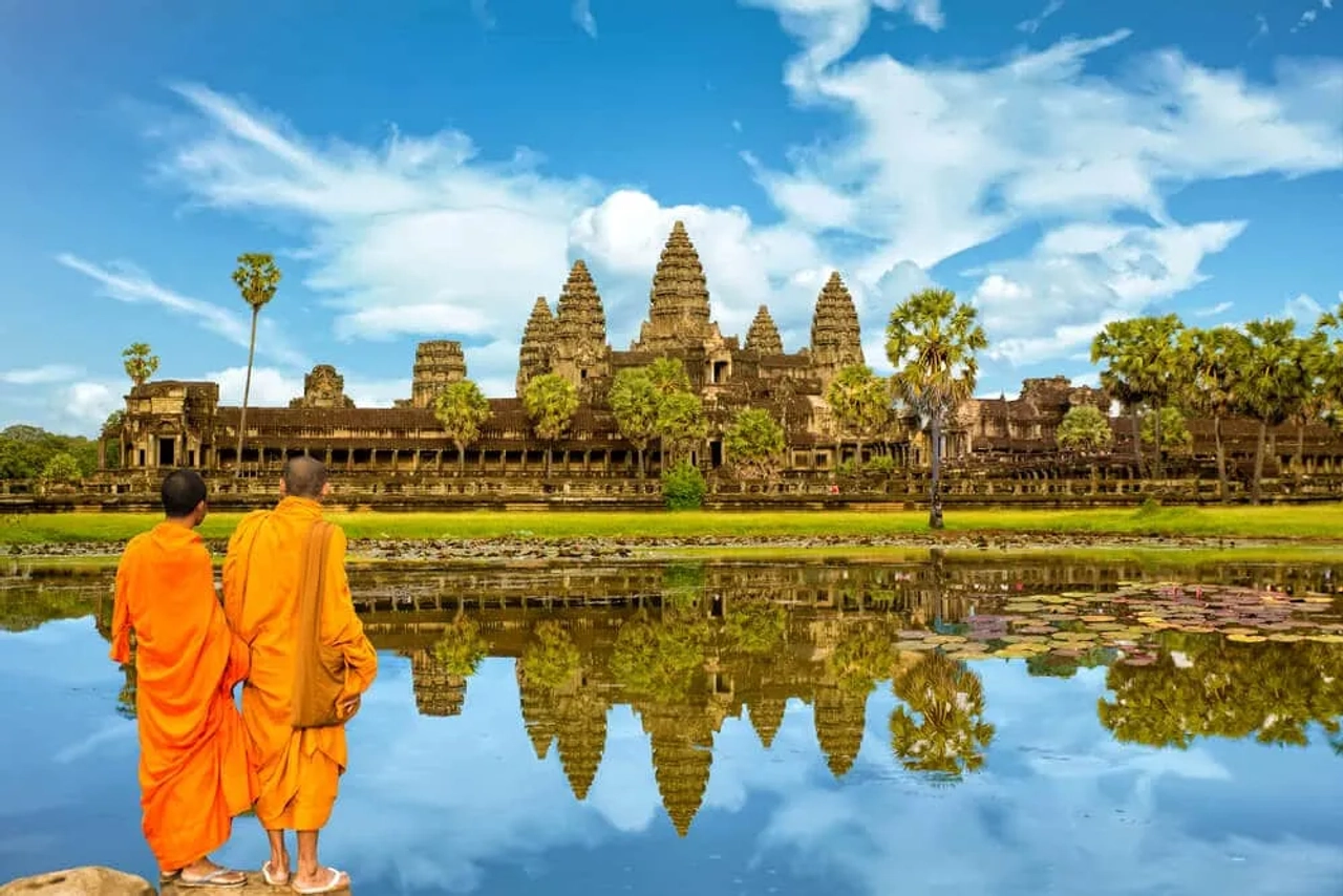 monges no templo de angkor wat no camboja