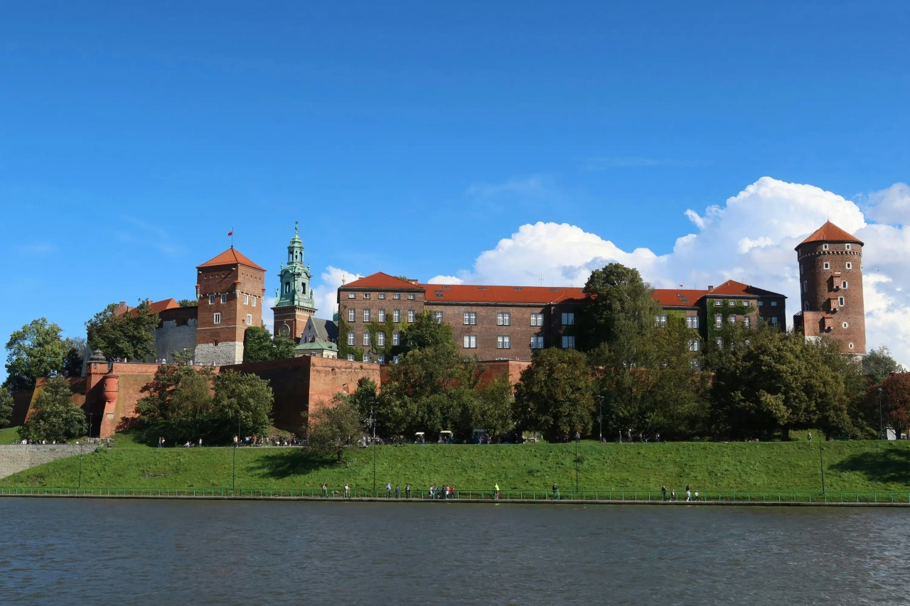 Castelo de Wawel, em Cracóvia, visto a partir do rio Vístula.