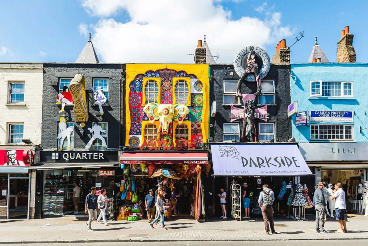 lojas coloridas em camden town