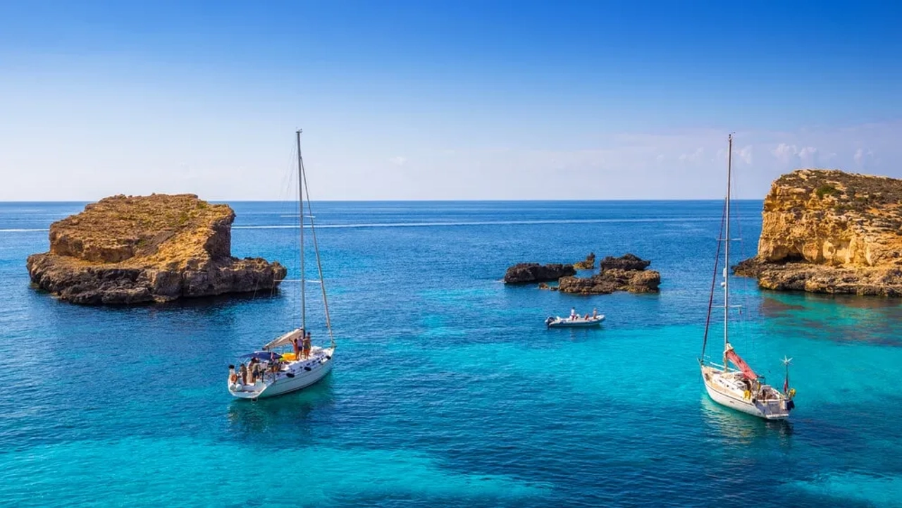 lagoa azul em comino malta