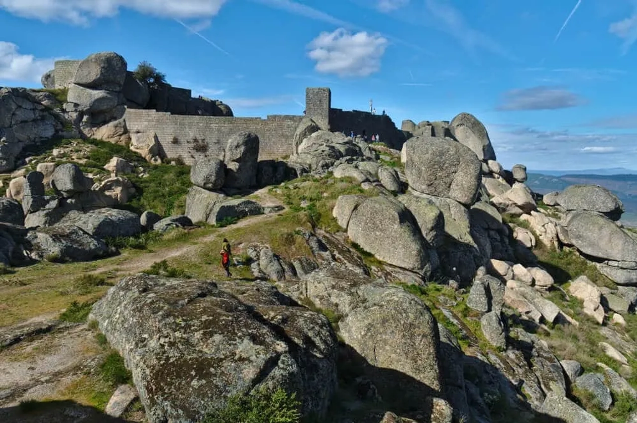 ruinas do castelo de monsanto