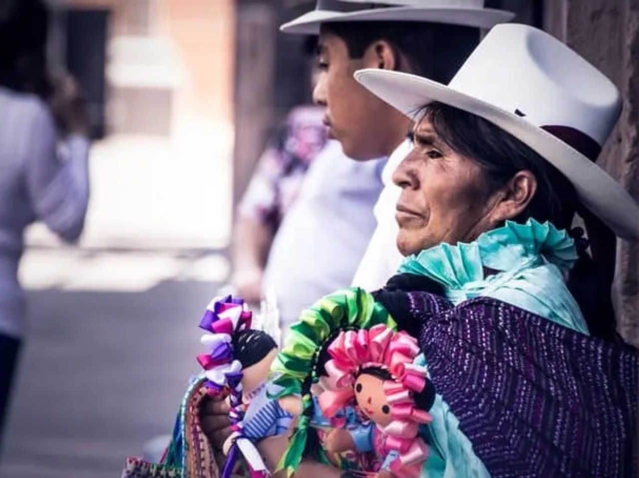 mexicana com vestido tradicional
