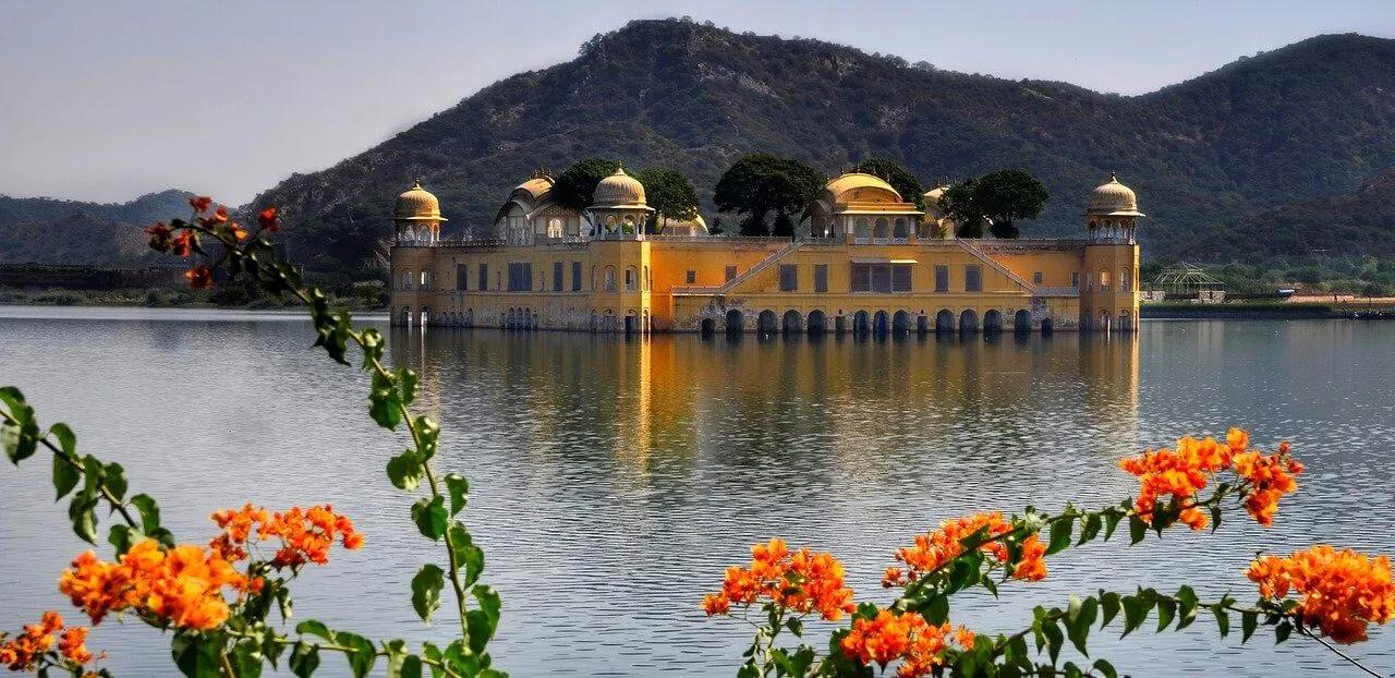 palacio de agua em jaipur