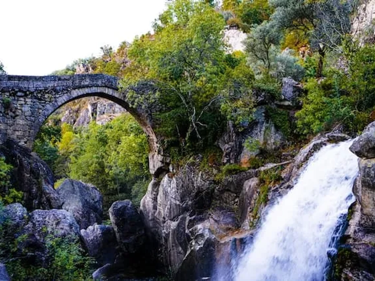 cascata no parque nacional peneda-geres