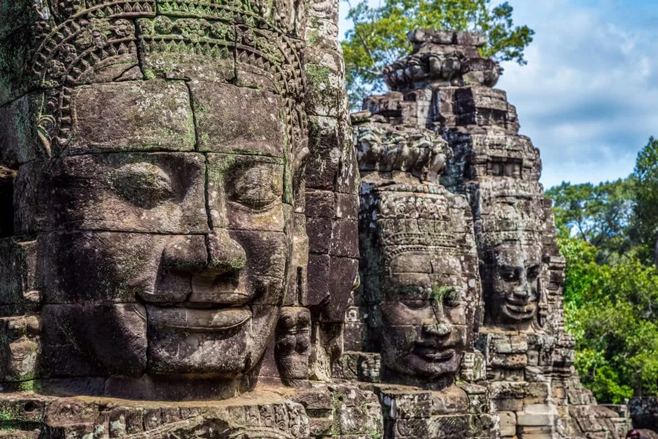 rostos de bodhisattvas no templo de Angkor Thom