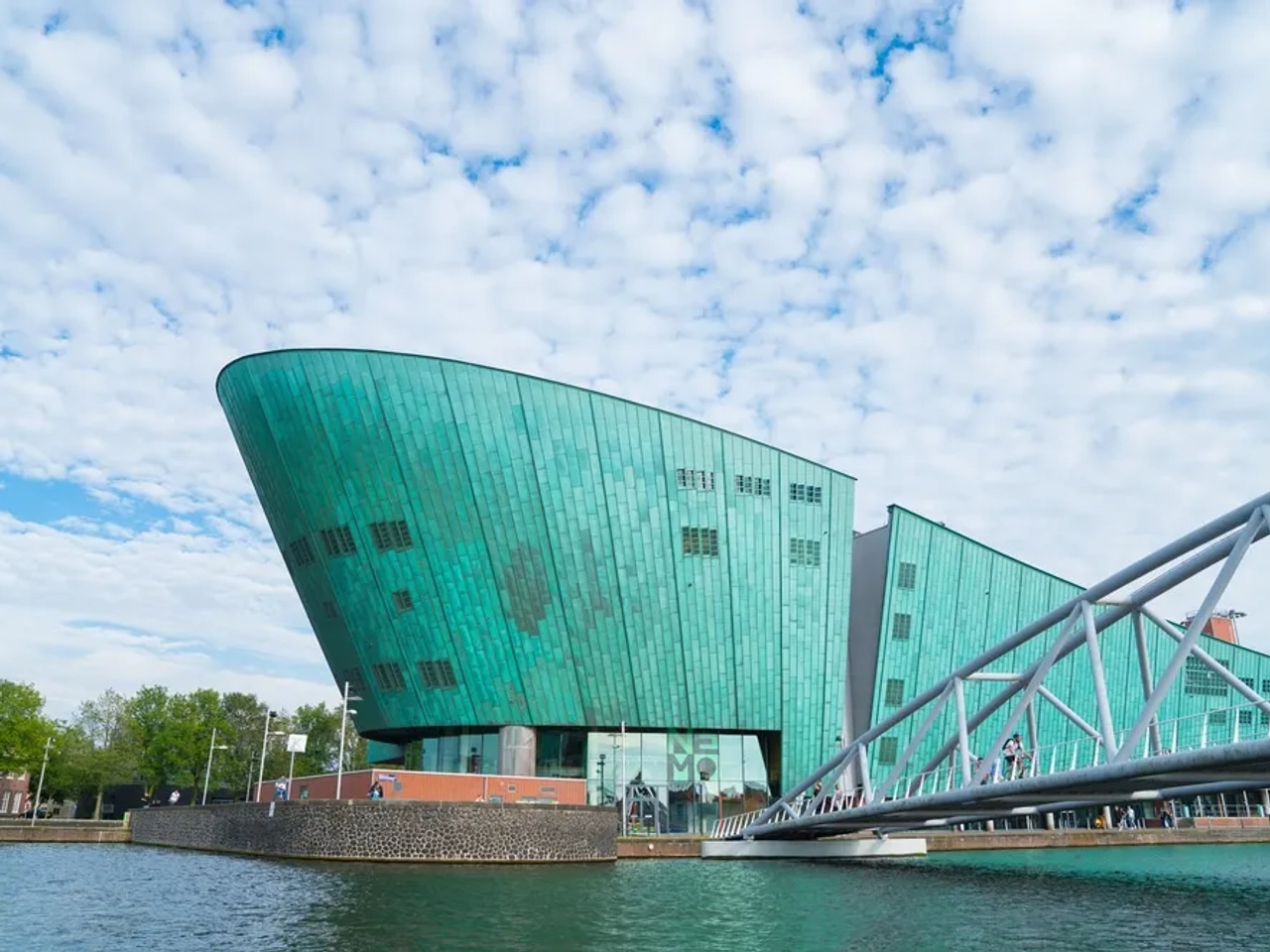 panoramica do edificio do museu nemo