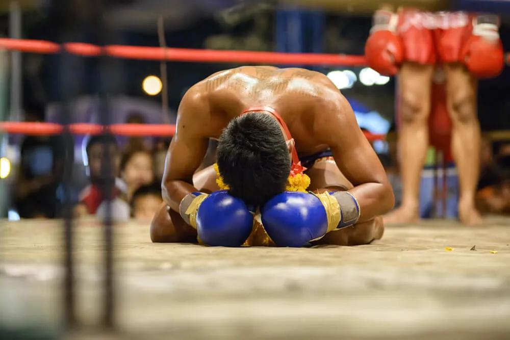 lutador de muay thai no ringue