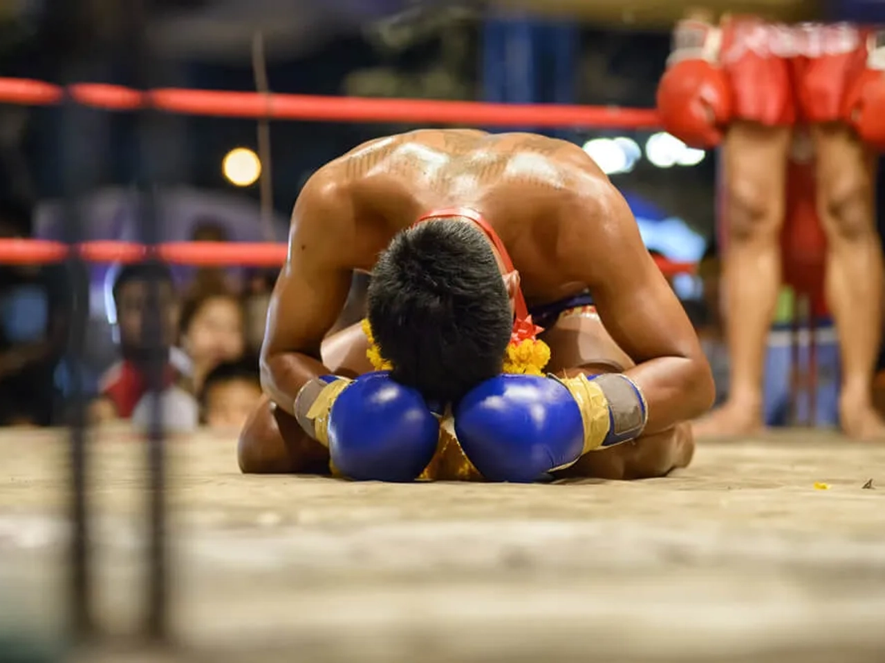 lutador de muay thai no ringue