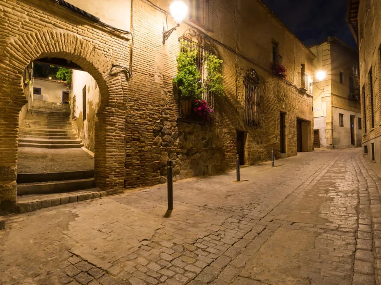 ruas de toledo à noite