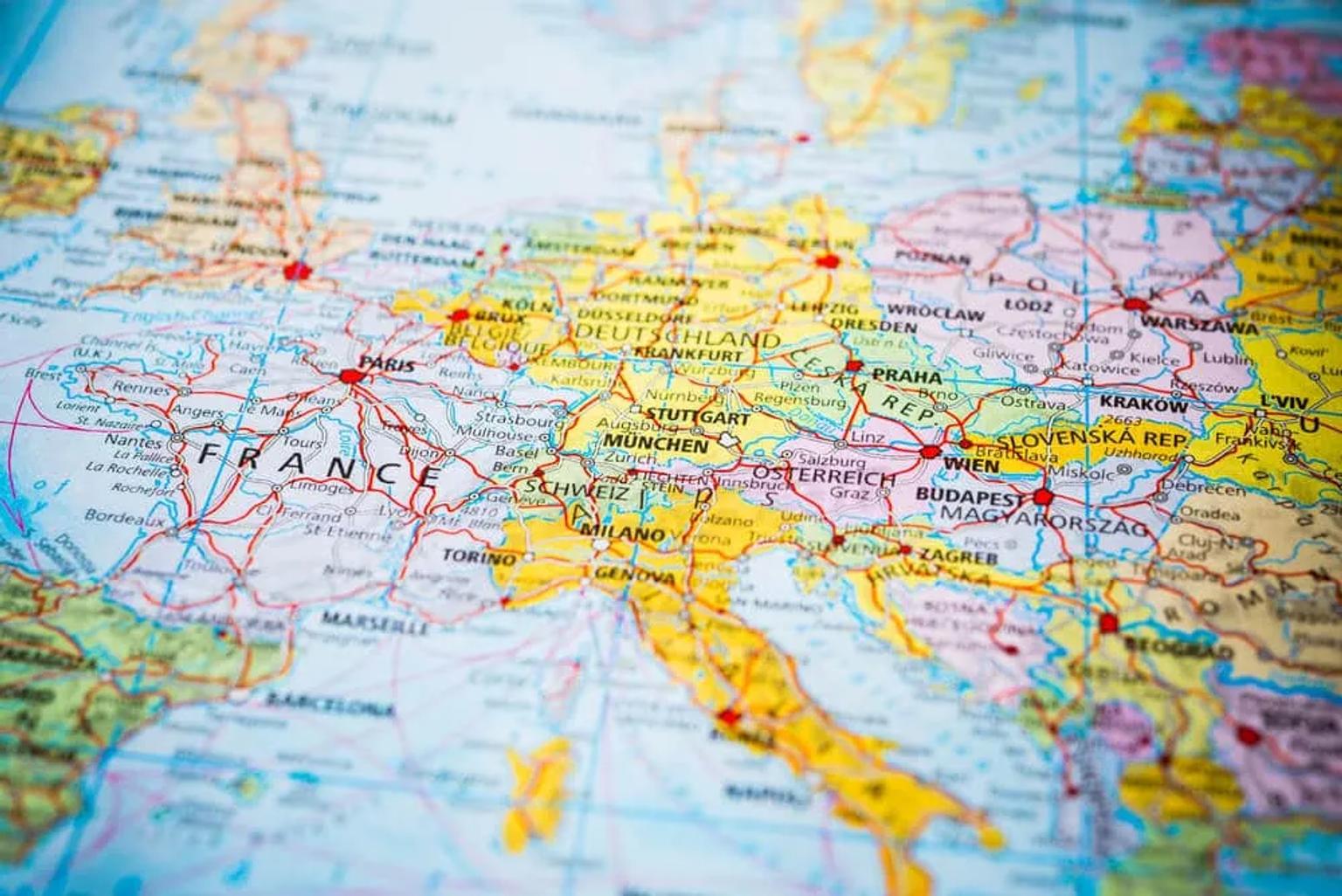 mapa da europa com italia em destaque