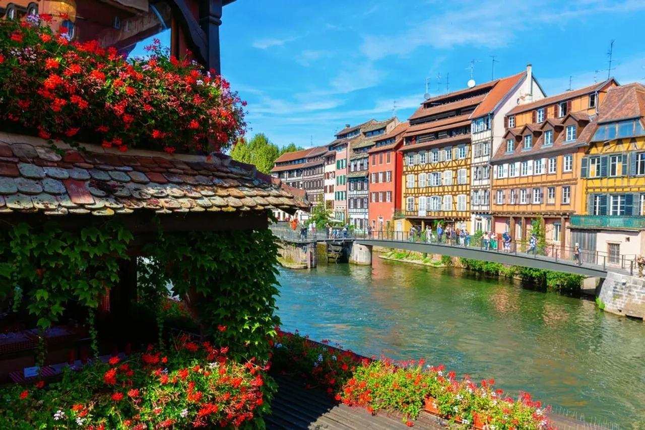 canais do bairro petite france em estrasburgo