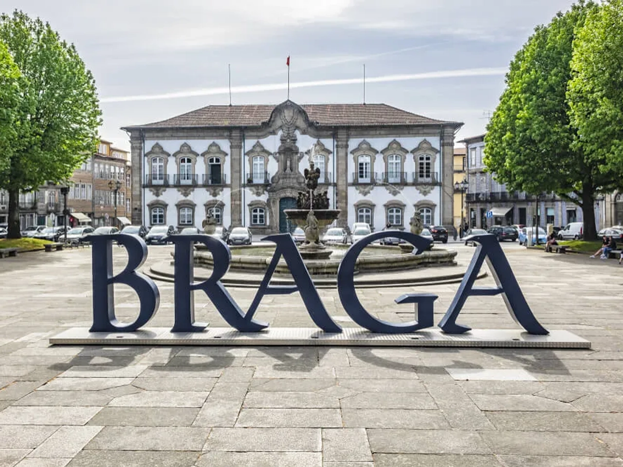 praça do municipio e logo de braga