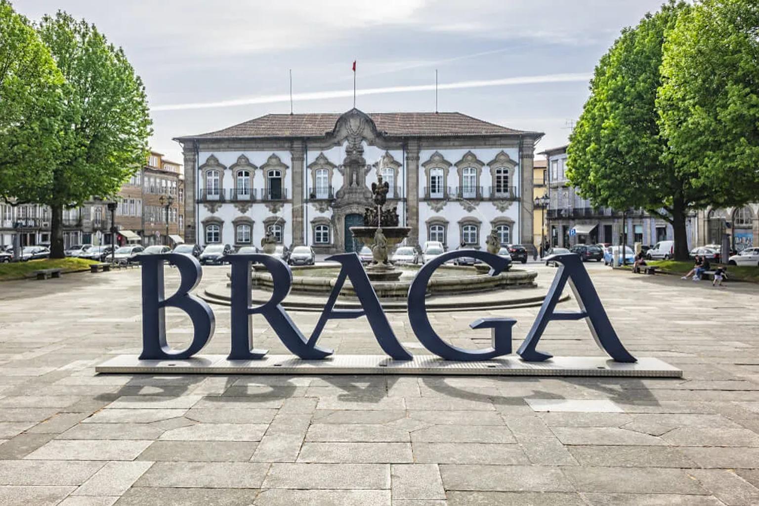 praça do municipio e logo de braga