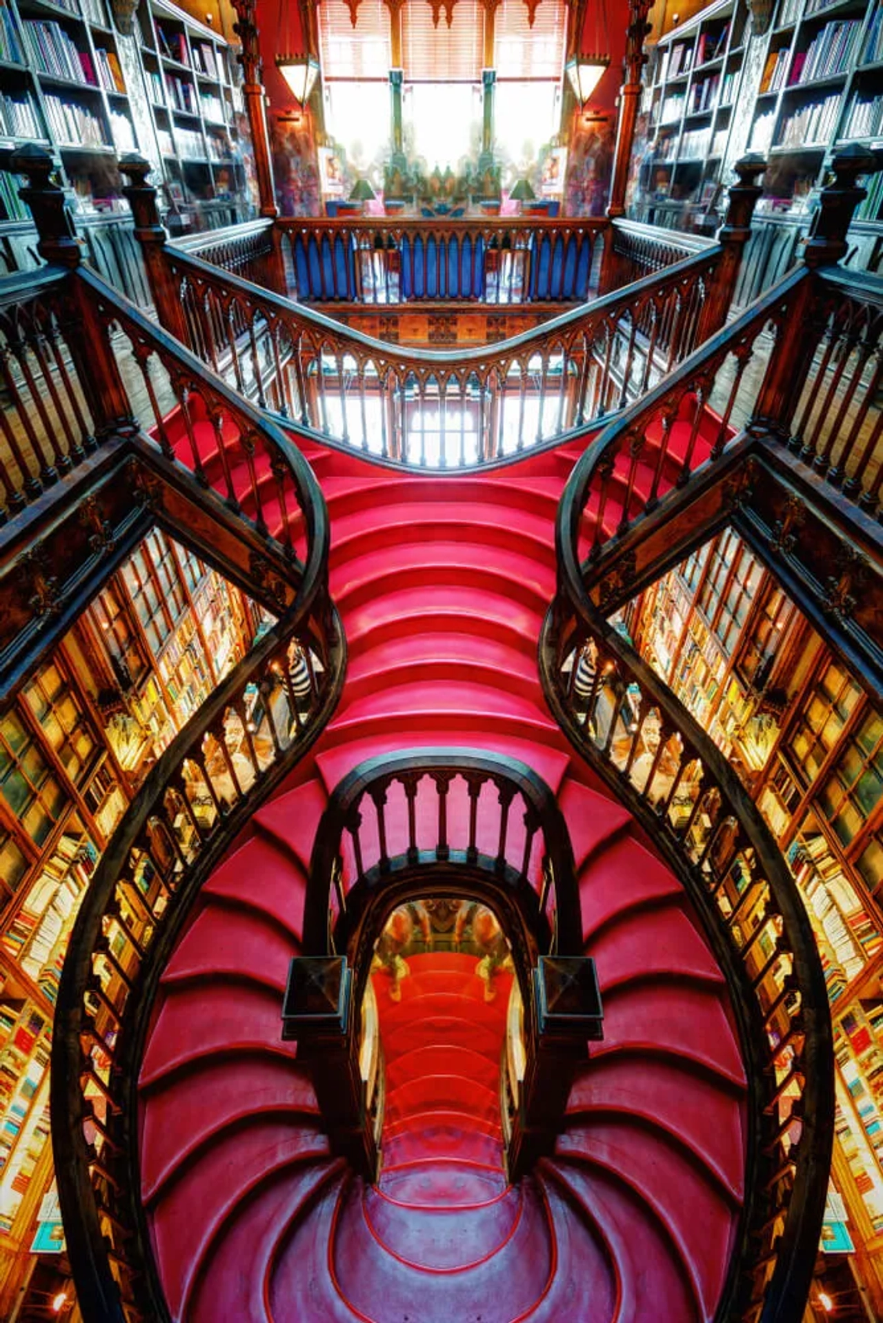 escadarias da livraria lello