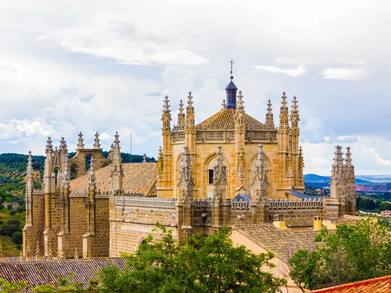 vista do mosteiro de sao joao dos reis em toledo