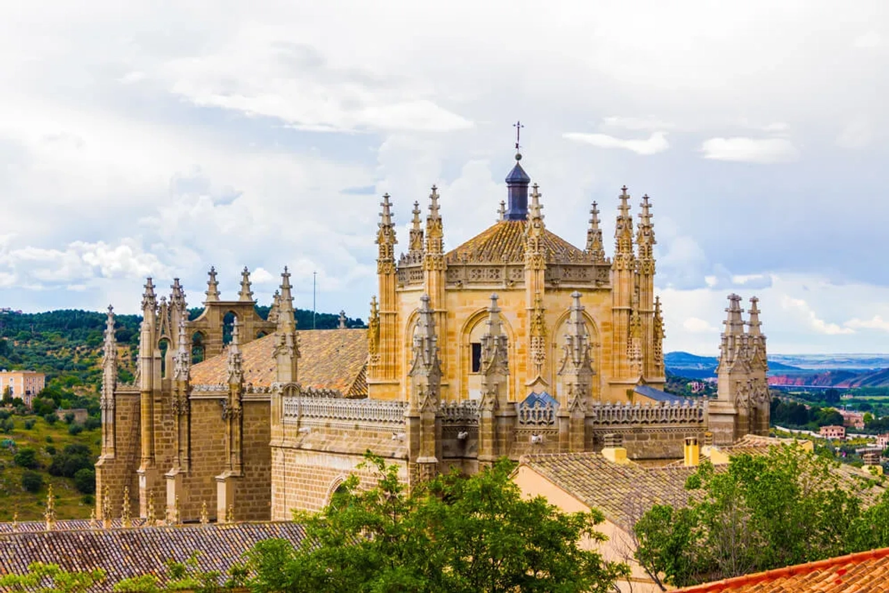 vista do mosteiro de sao joao dos reis em toledo