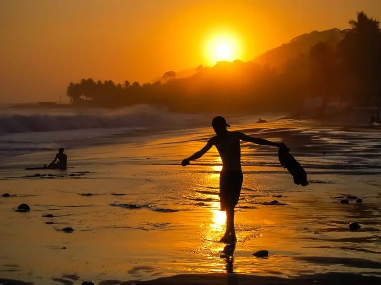 Surfear en el Sunzal El Salvador
