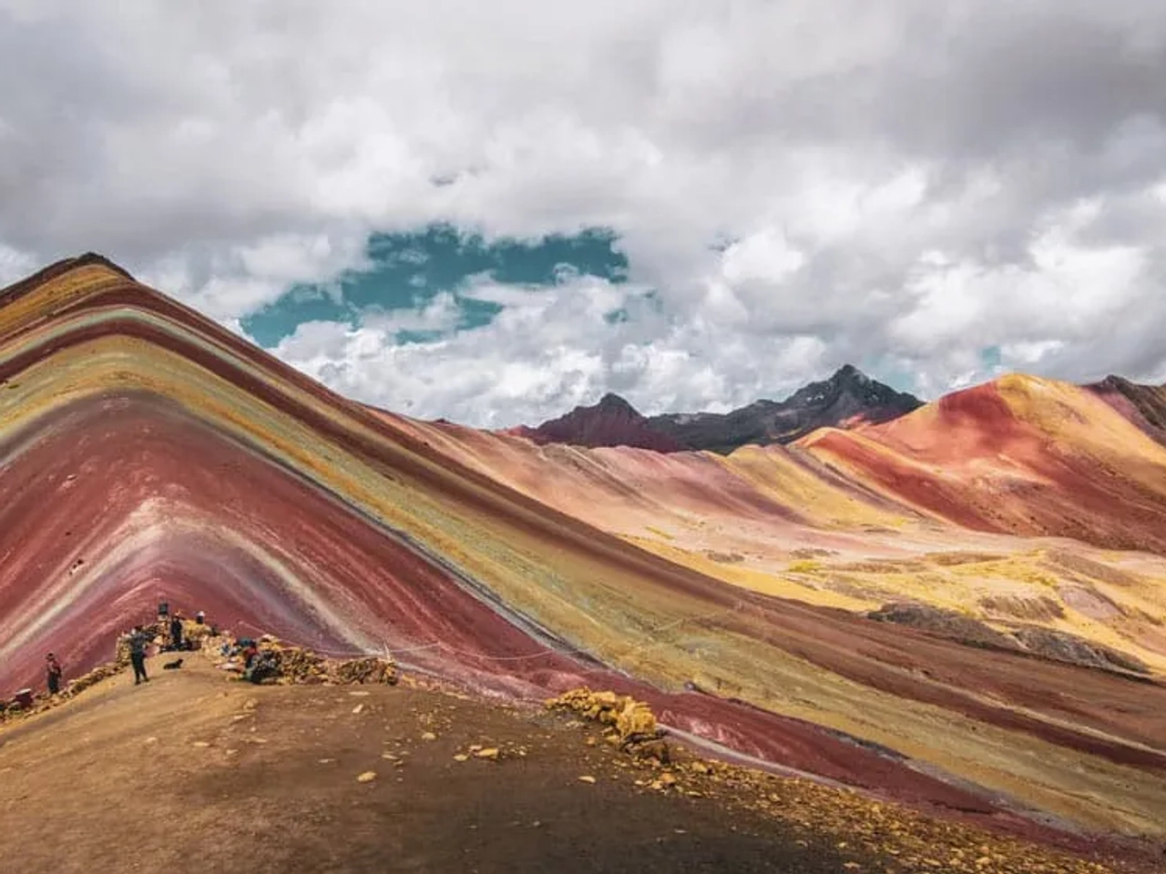 es necesario un seguro internacional para Perú para ir a la Montaña de los 7 colores