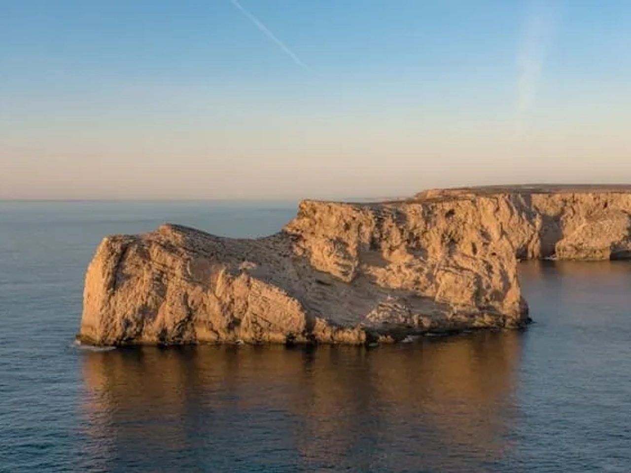 cabo de sagres rodeado por agua