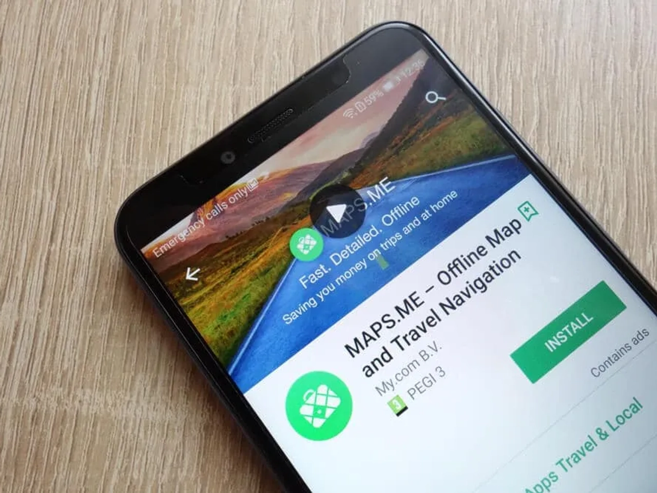 telemovel com a aplicaçao maps me pronta para ser instalada
