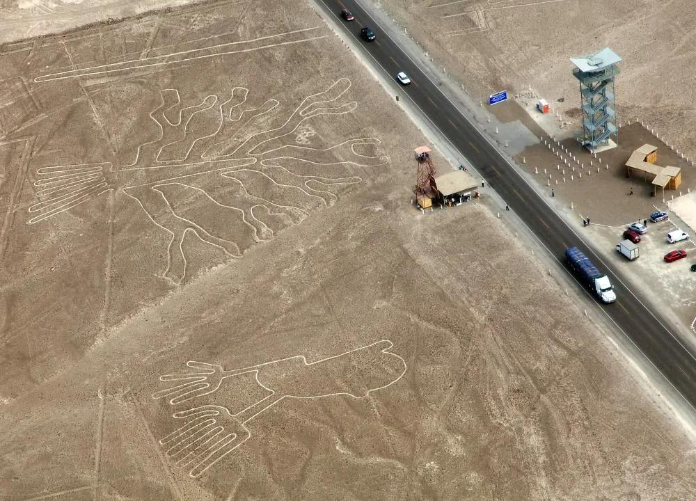 miradores en líneas de Nazca