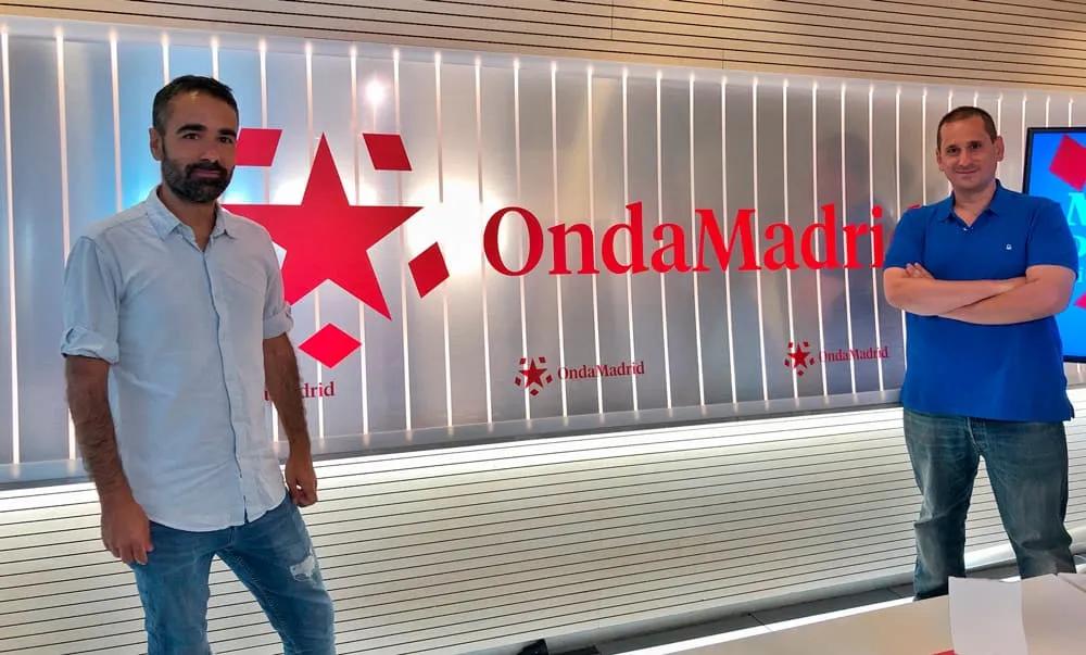 Presentadores del programa de radios de viajes El Galeón de Manila