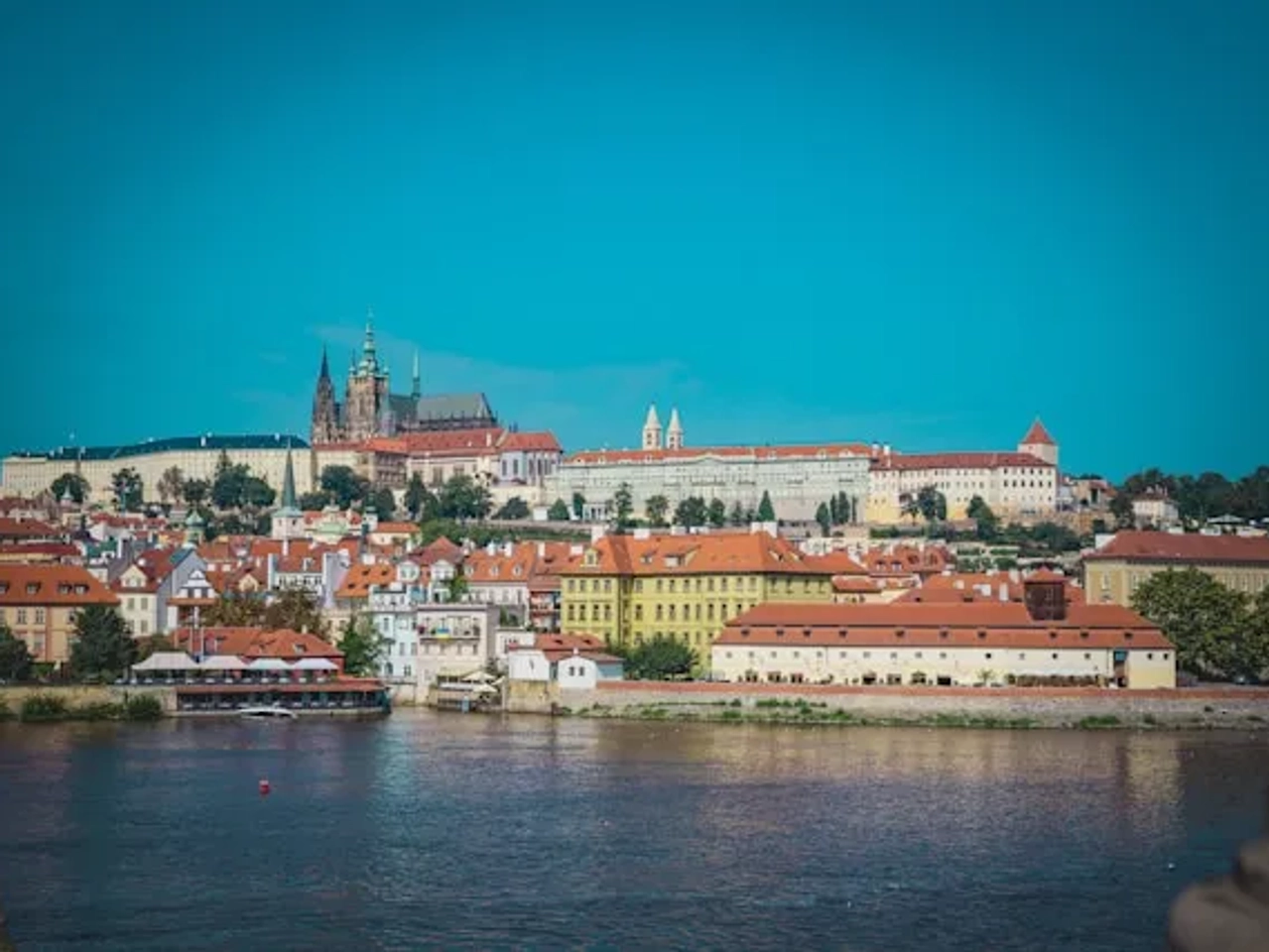 vista do rio para o bairro de Josefov em praga