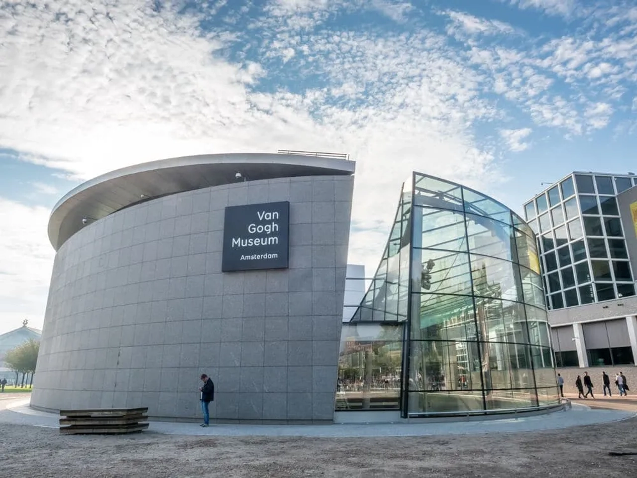panoramica do edificio do museu van gogh