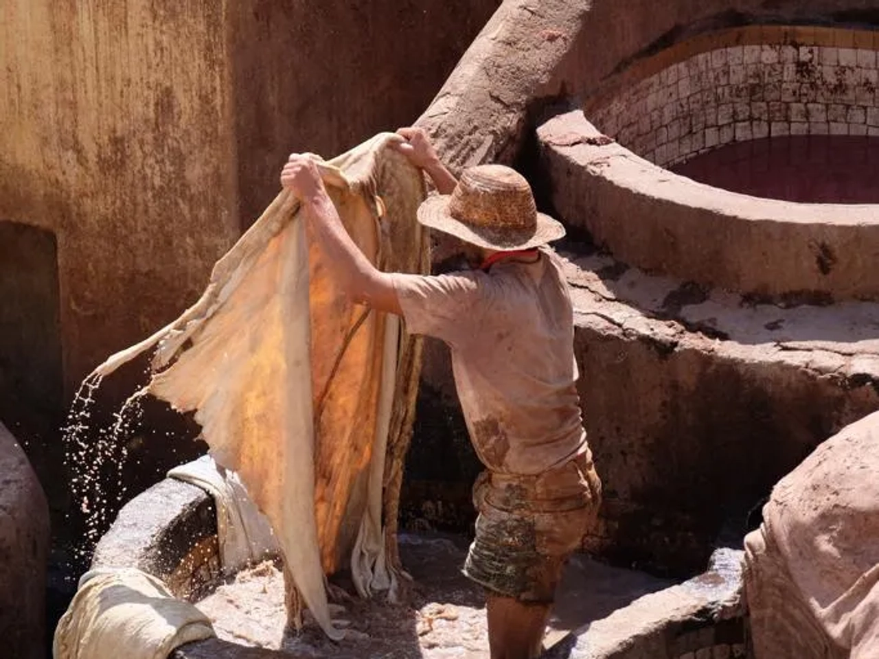 curtiçao de peles na medina de fez