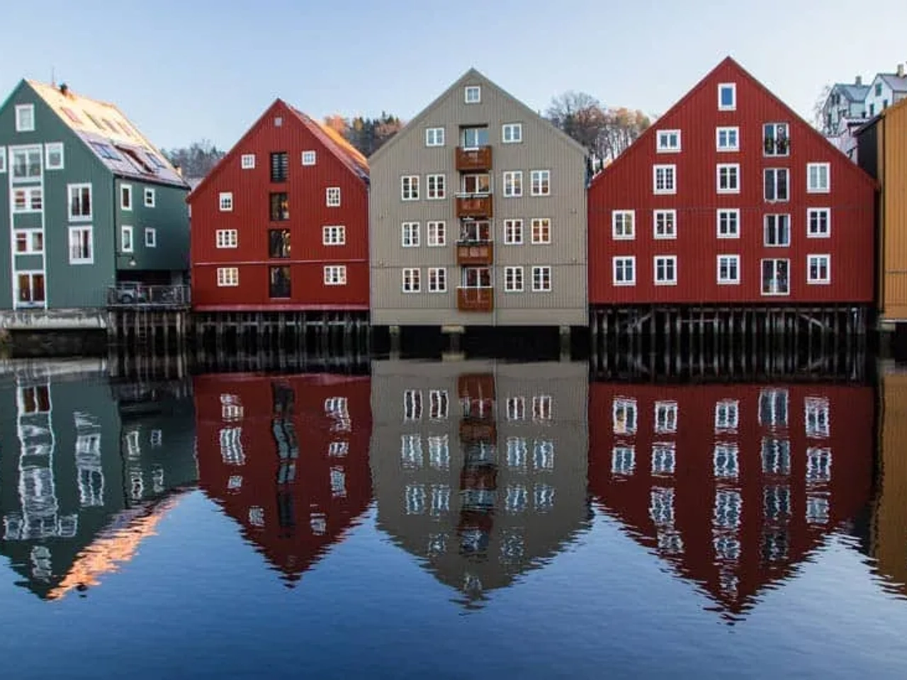reflejos en el agua en Noruega