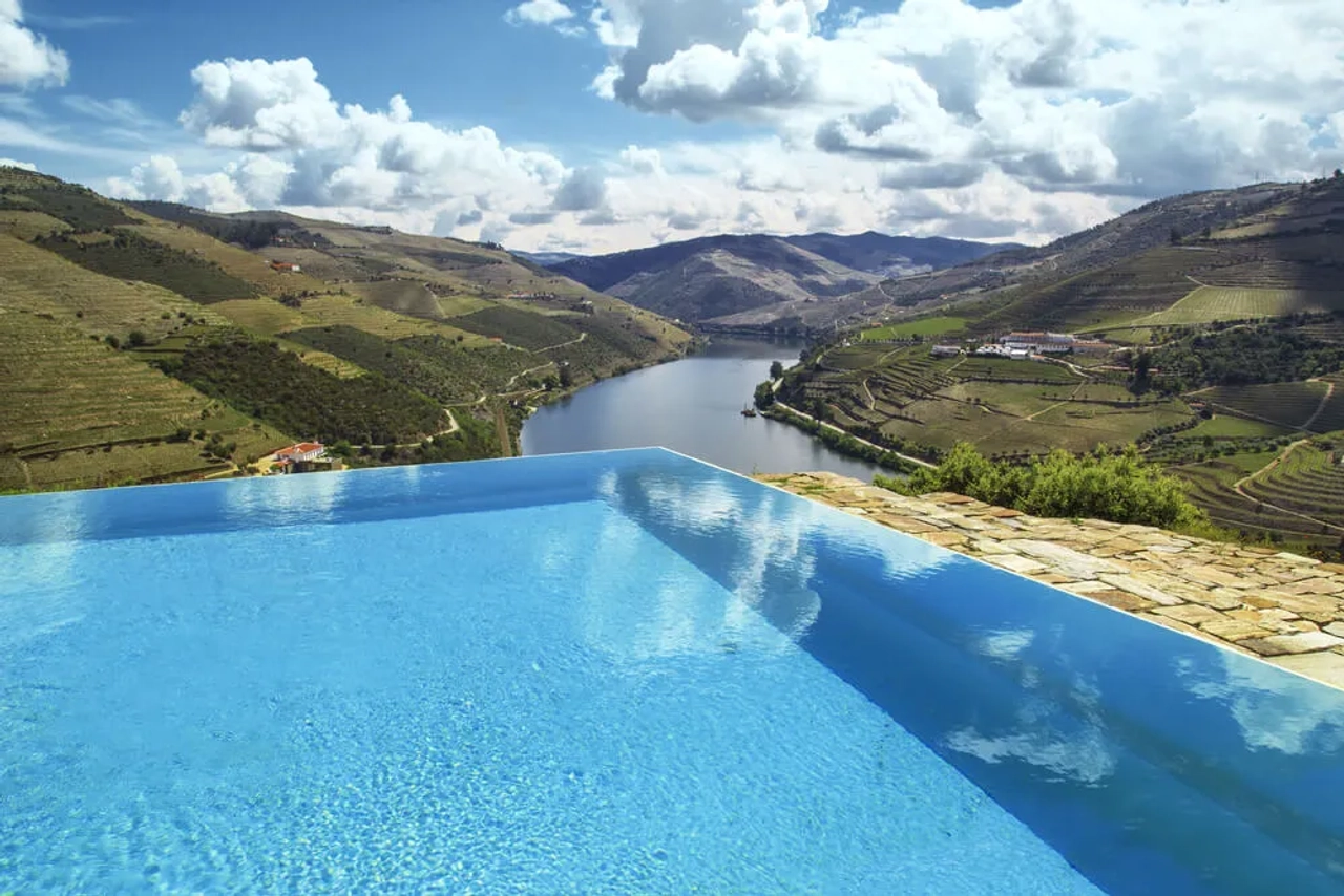 pisicina de um alojamento na zona do douro