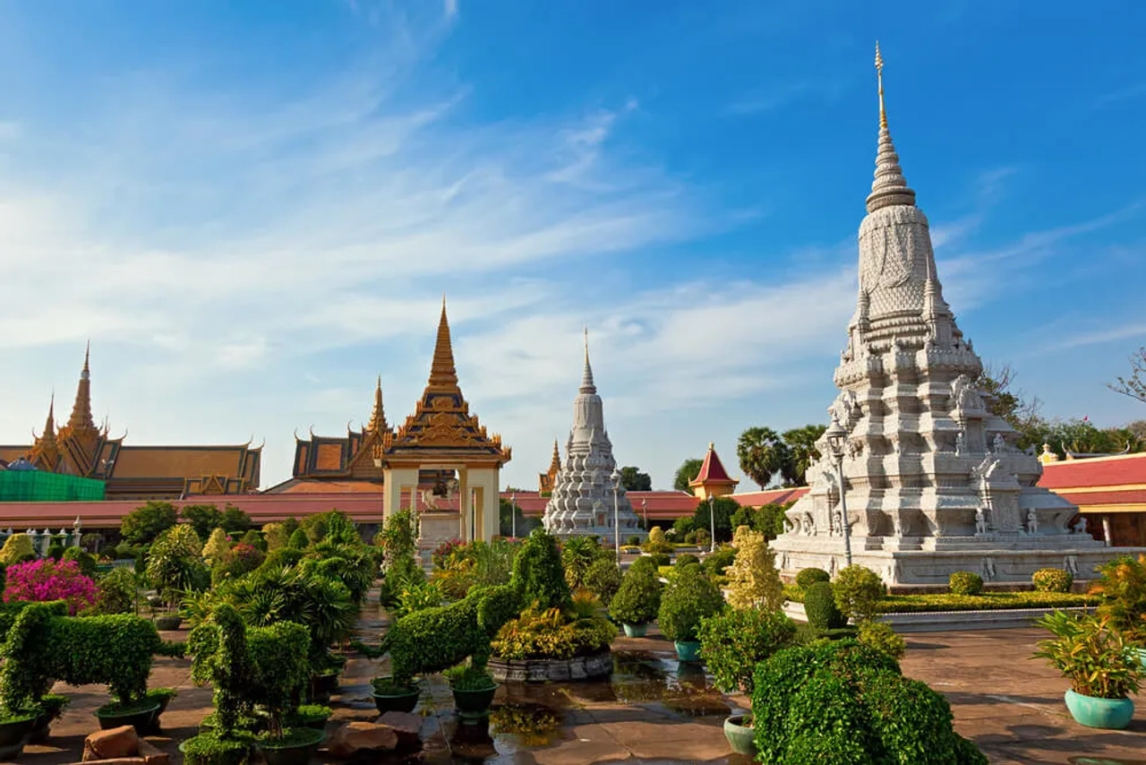 jardins e palacio real de phnom pehn