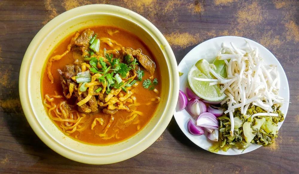khao soi prato tradicional tailandesa