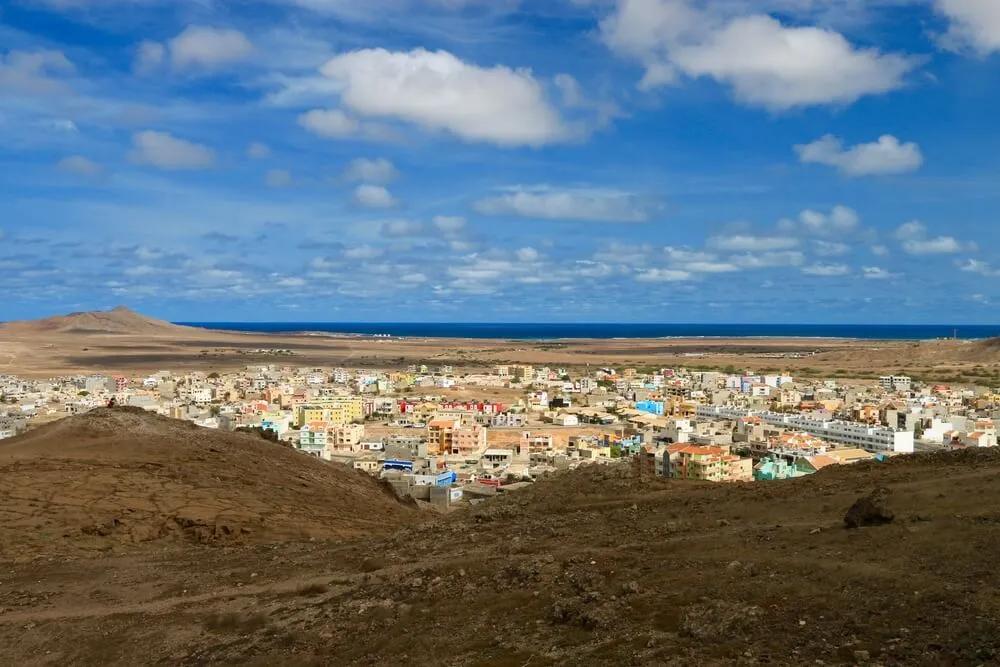 vista panoramica sobre espargos, capital da ilha do sal