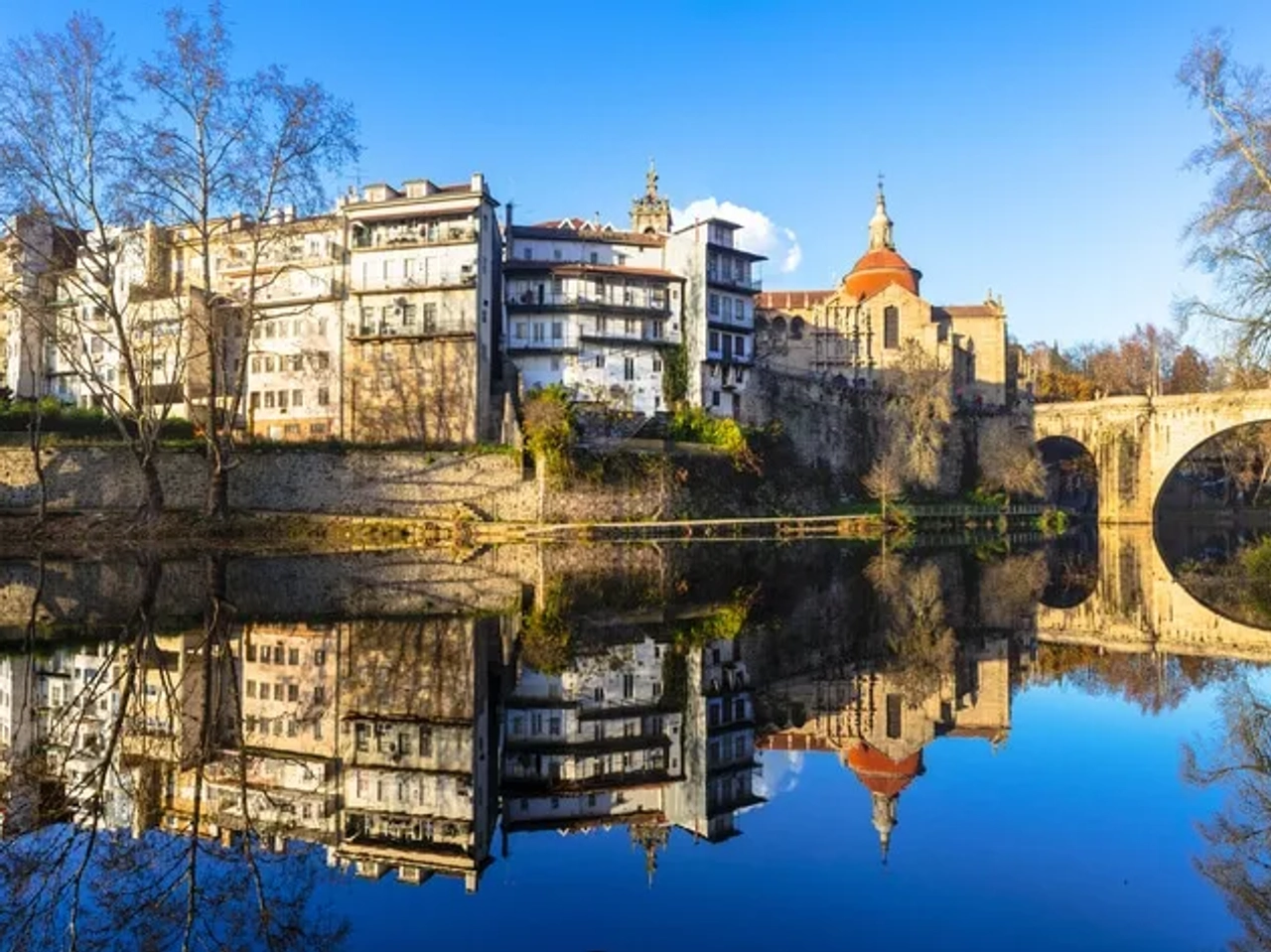 panoramica da cidade de amarante com o rio tamega
