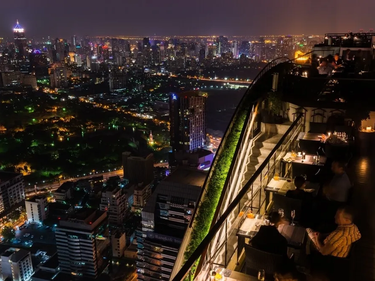 vistas sobre banguecoque à noites desde o rooftop