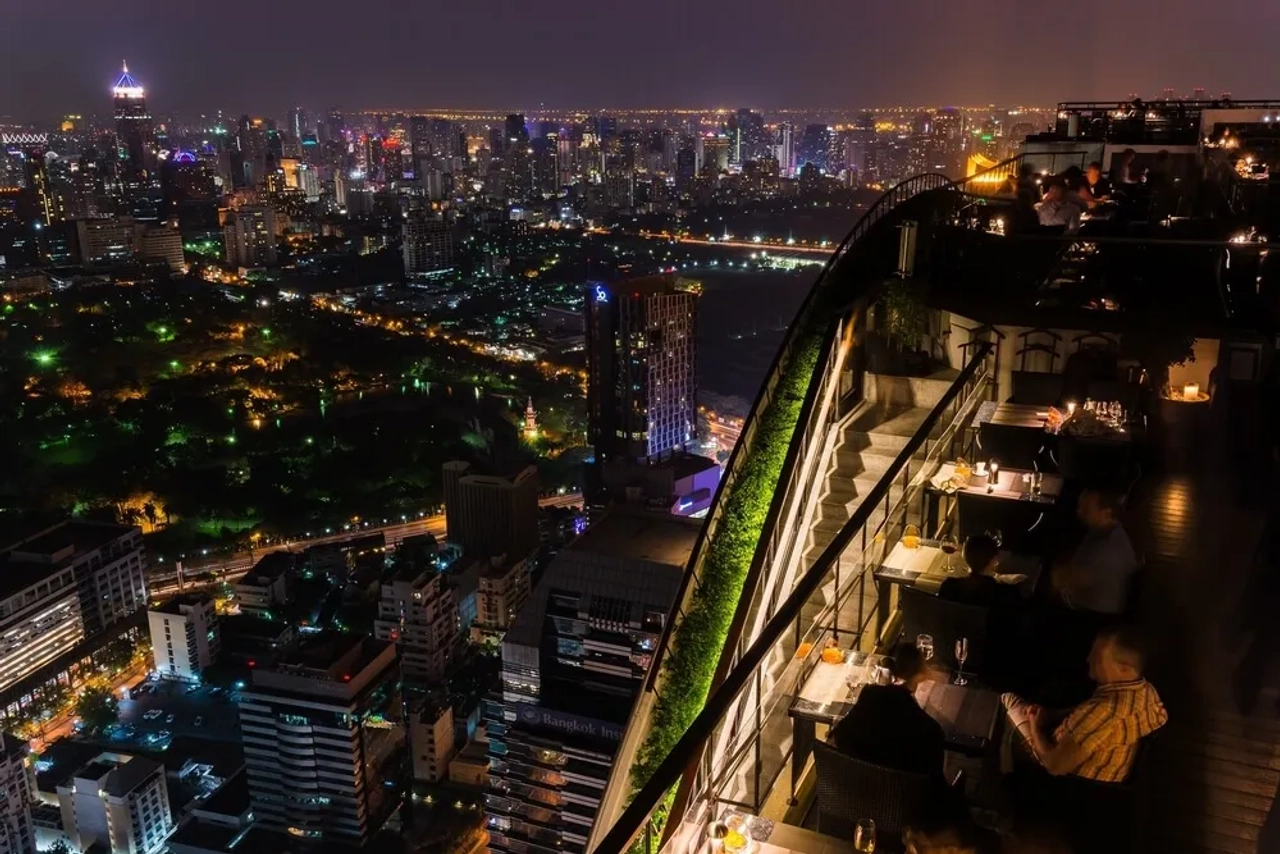 vistas sobre banguecoque à noites desde o rooftop