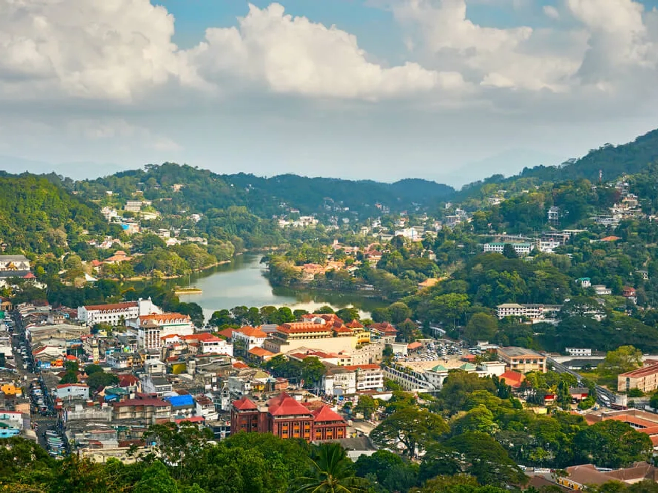vista aerea da cidade de kandy no sri lanka
