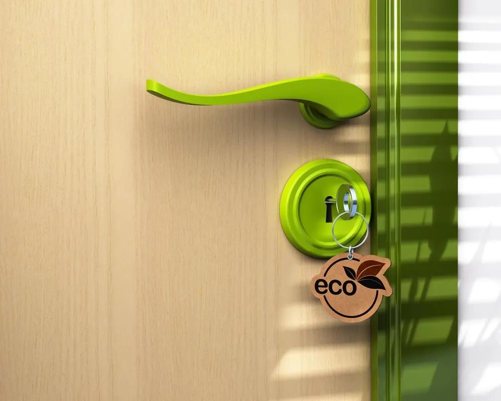 fechadura verde de um hotel ecologico